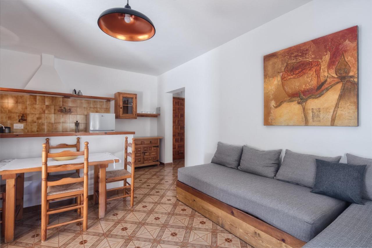 Alojamientos Turisticos Cardona - Apartamento 1 Hab. Standart Es Pujols Eksteriør bilde