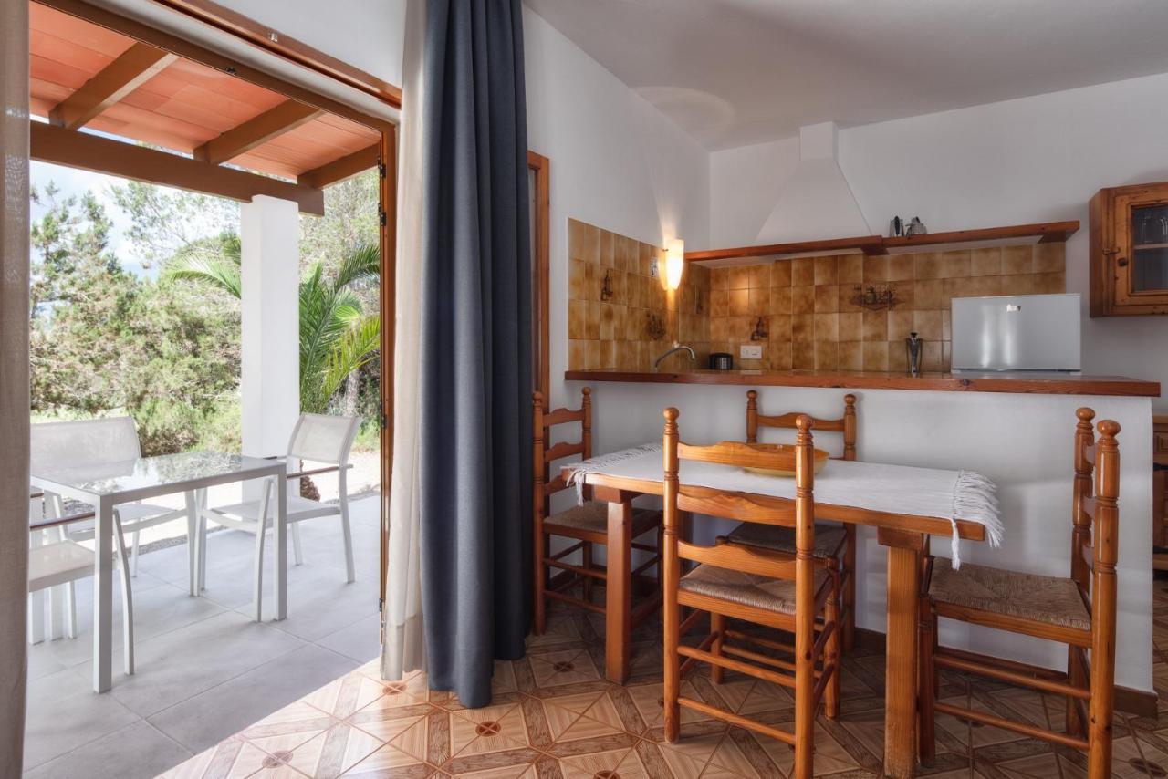Alojamientos Turisticos Cardona - Apartamento 1 Hab. Standart Es Pujols Eksteriør bilde